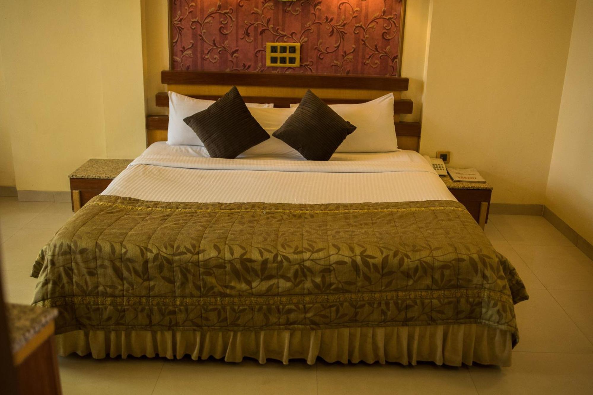 Hotel Deccan Royaale, Shivajinagar Pune Exterior photo