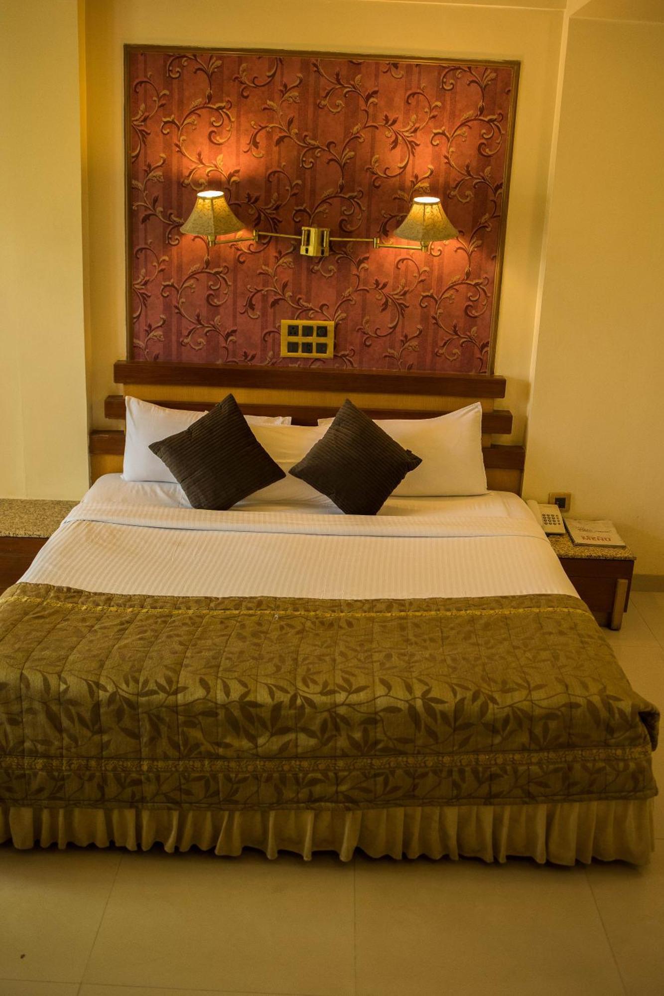 Hotel Deccan Royaale, Shivajinagar Pune Exterior photo