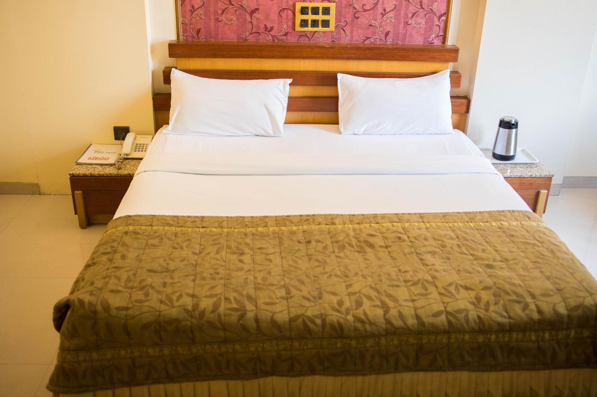 Hotel Deccan Royaale, Shivajinagar Pune Exterior photo