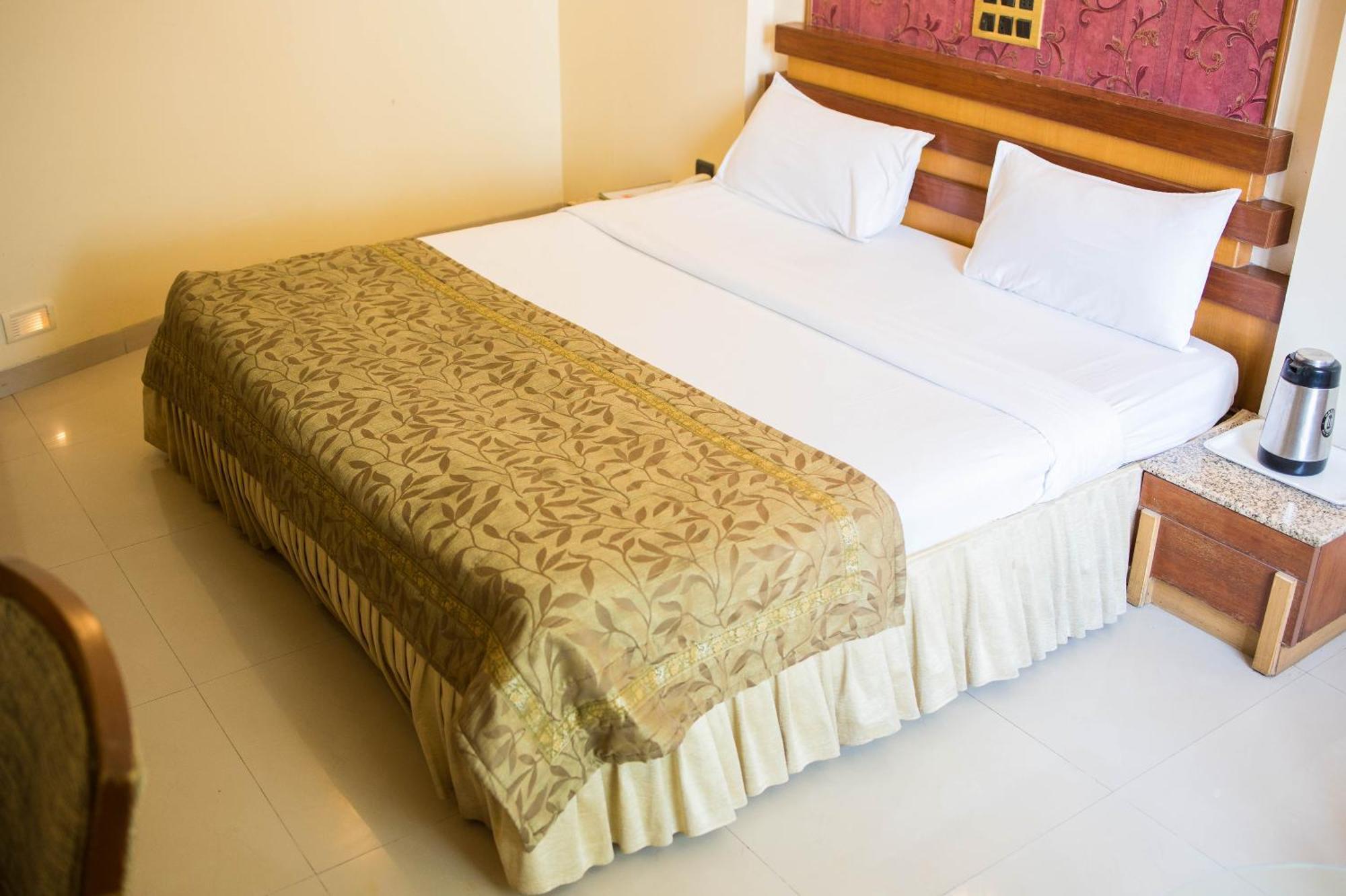 Hotel Deccan Royaale, Shivajinagar Pune Exterior photo